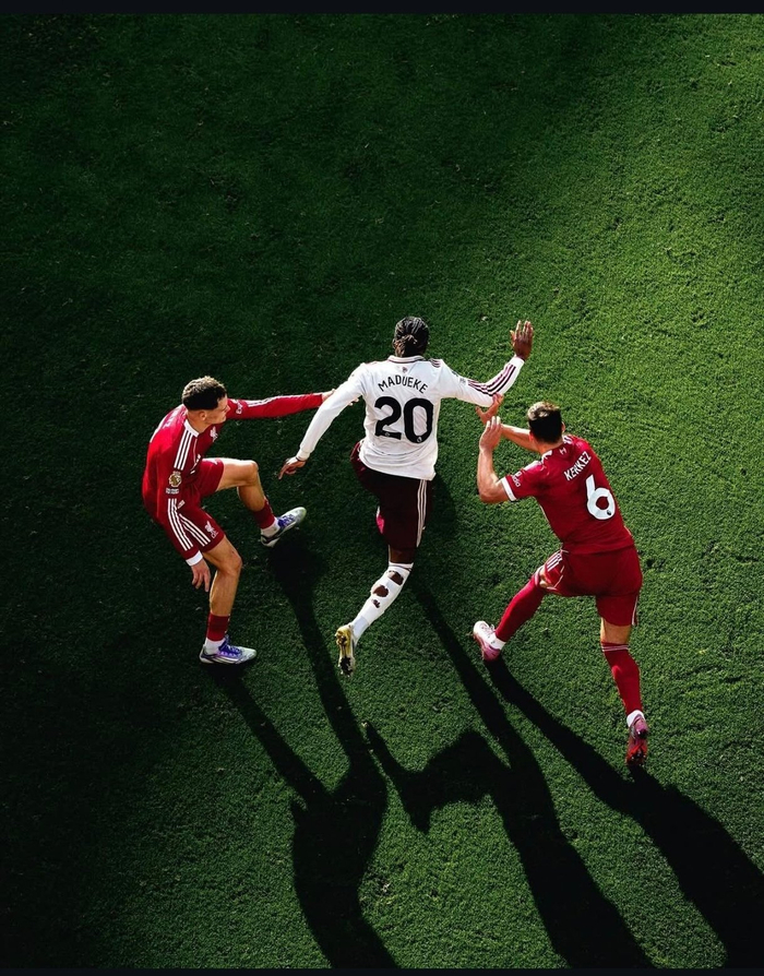 阿森纳球员棍哥赛场英姿引热议